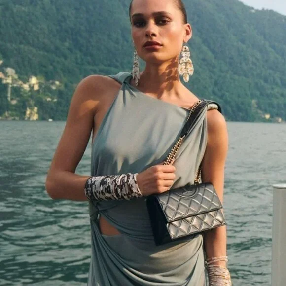 Tory Burch Fleming Black Leather Authentic Shoulder Bag With Gold Hardware - Picture 5 of 15